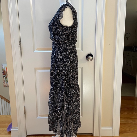 Ditsy Floral Silk Flutter Sleeve Tiered Maxi Dress from LE RAGAZZE - Picture 2 of 5